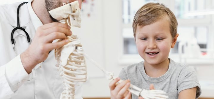 close-up-doctor-kid-with-skeleton Pediatric Orthopedic